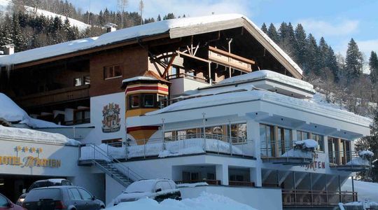 Im Hotel Marten wurde ein Stahlgeländer und eine Aussentreppe in verzinkter Ausführung errichtet.