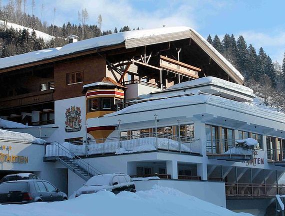 Im Hotel Marten wurde ein Stahlgeländer und eine Aussentreppe in verzinkter Ausführung errichtet.