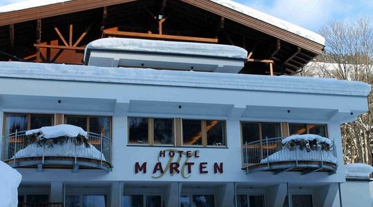Im Hotel Marten wurde ein Stahlgeländer und eine Aussentreppe in verzinkter Ausführung errichtet.