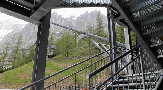 Als Zugang zur Panoramagondel bei der Planai-Hochwurzenbahn Schladming wurde ein Treppenturm errichtet. 