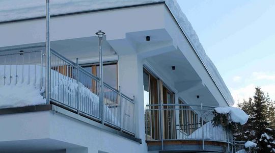 Im Hotel Marten wurde ein Stahlgeländer und eine Aussentreppe in verzinkter Ausführung errichtet.
