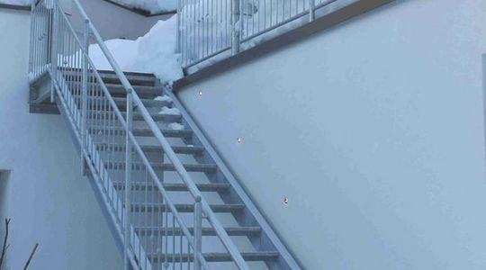 Im Hotel Marten wurde ein Stahlgeländer und eine Aussentreppe in verzinkter Ausführung errichtet.